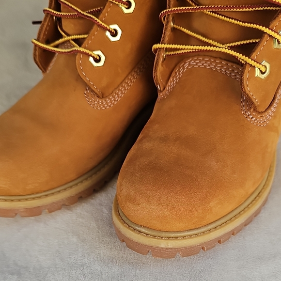 Timberland Womens Boots in Tan and Black - Picture 15 of 15